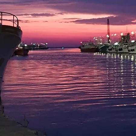 Elegantia Domina In The Center Fiumicino