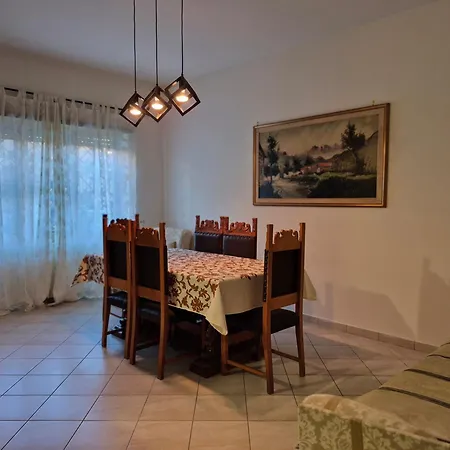 Elegantia Domina In The Center * Fiumicino